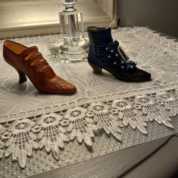 Just the Right Shoe - Picture 4 of 4